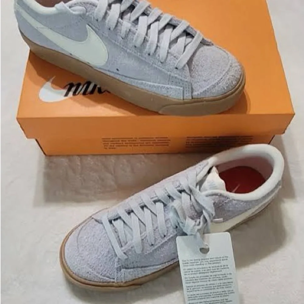 Nike Women’s Sneakers W Blazer ‘77 VNTG - Picture 3 of 4